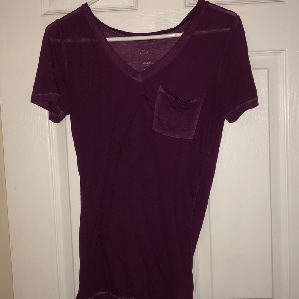 v-neck tee